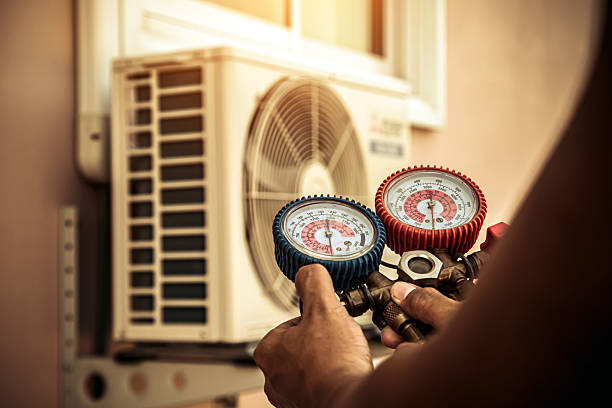 Professional Hvac technician working in Centreville, MI